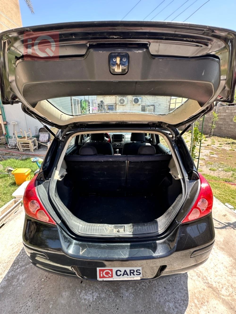 نيسان فيرسا